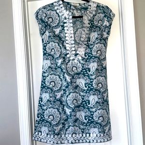 Tyler Boe Paisley Print Dress with Neckline Embroidery Details. EUC